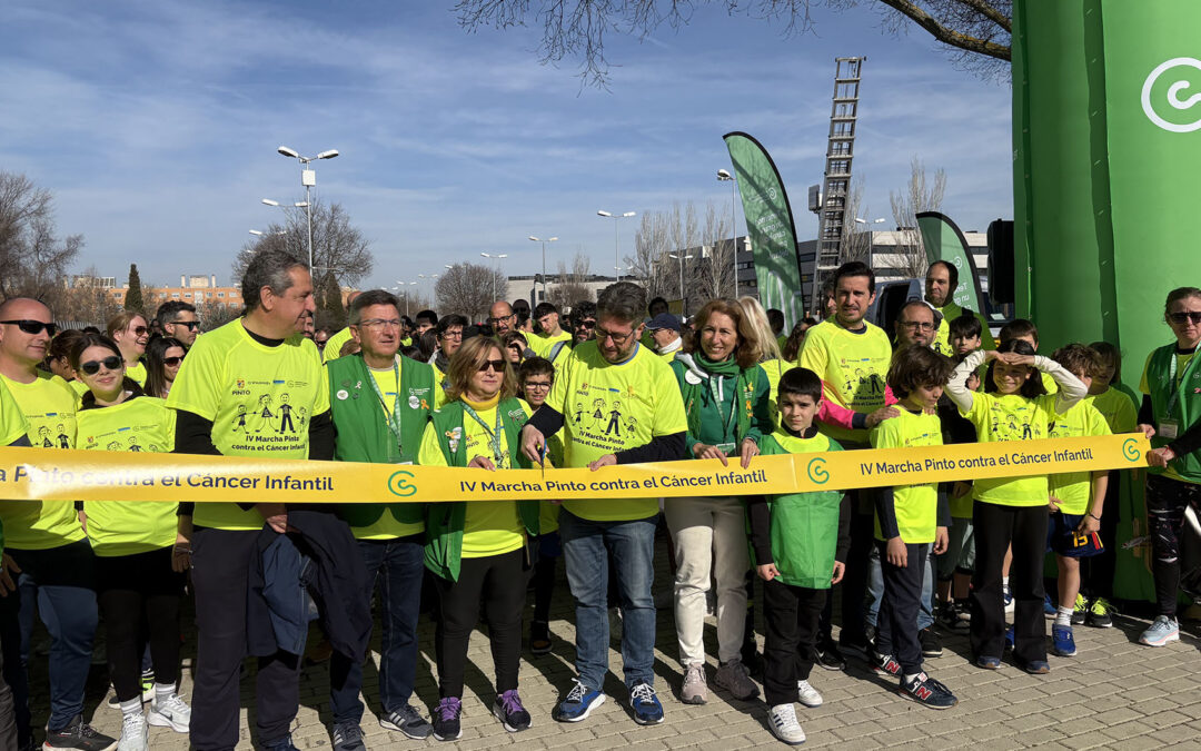 Pinto se cubre de amarillo con más de 2.500 personas para caminar contra el cáncer infantil